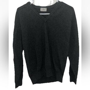 L.L. Bean VTG Men’s V Neck Lambs Wool Green Sweater Size M EUC